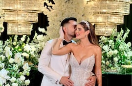 Bethania Borba y Jorge Escobar, felices tras la bendición nupcial.