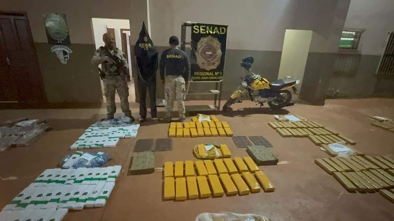 Las evidencias incautadas y el adolescente detenido en Capitán Bado, fueron derivadas a la base de la Senad.