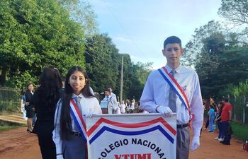 Los estudiantes del colegio Ytumi desfilaron con orgullo.