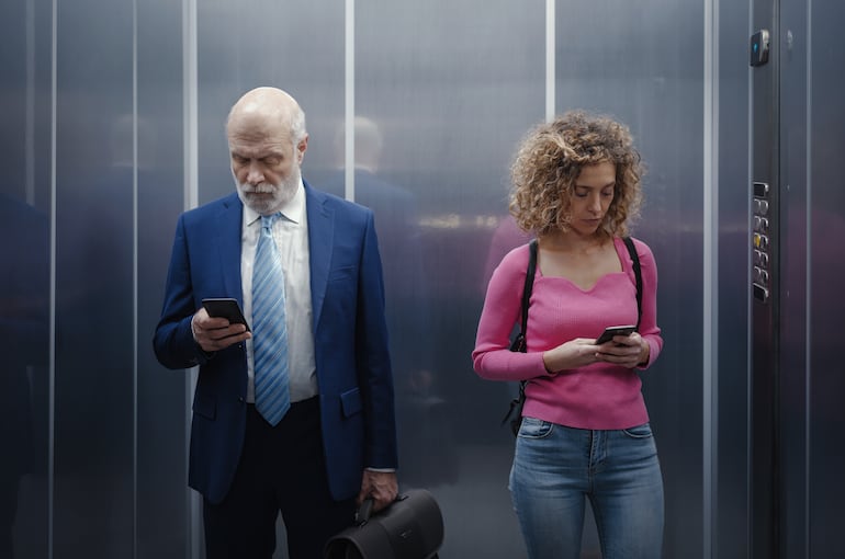 Tu cerebro no está diseñado para esto: lo que ocurre cuando mirás el celular todo el tiempo - Estilo de vida