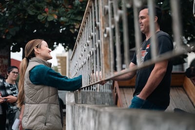 Soledad Núñez en un recorrido en barrios de Asunción.
