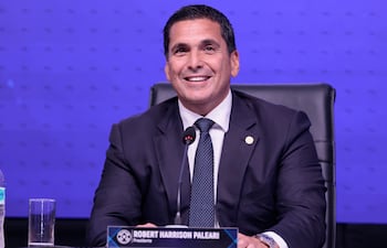 Robert Harrison, anoche en la asamblea de la APF.6