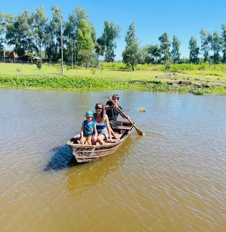 Cada fin de semana, las familias se reúnen para disfrutar del canotaje y vivir momentos únicos en el agua.