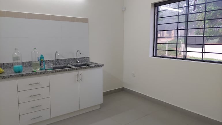 Una moderna infraestructura terminada hace meses se erige en el barrio Reducto de San Lorenzo. Foto: Brian Cáceres/ABC TV