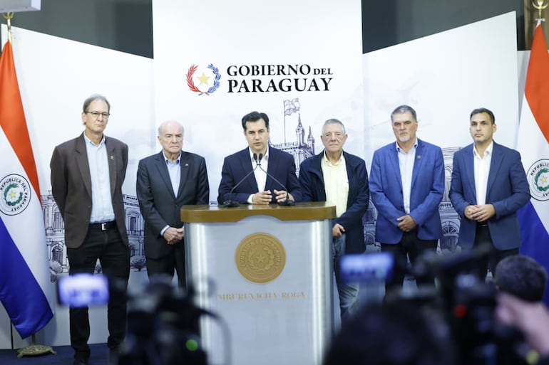 Una reunión de trabajo, se desarrolló en Mburuvicha Róga junto a representantes del sector productivo.