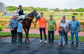 Stand By Me de la caballeriza Don Rubí abrió la jornada burrera con su victoria y golpeó a la cátedra, en la jornada turfística del domingo.