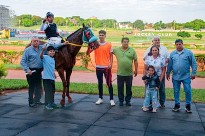 Stand By Me de la caballeriza Don Rubí abrió la jornada burrera con su victoria y golpeó a la cátedra, en la jornada turfística del domingo.