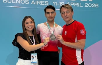 César Caballero sumó la cuarta medalla del Team Paraguay de patinaje artístico en Buenos Aires, Argentina.