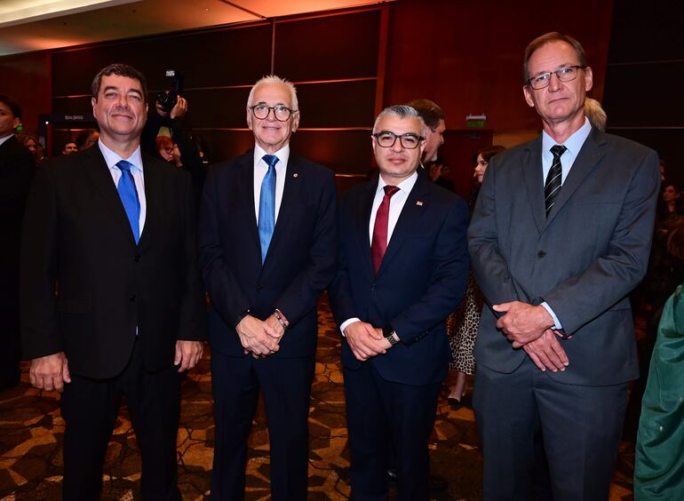 Pablo Santino, Julio Filippini, Jeison Granados, embajador de Costa Rica y Alfred Fast.