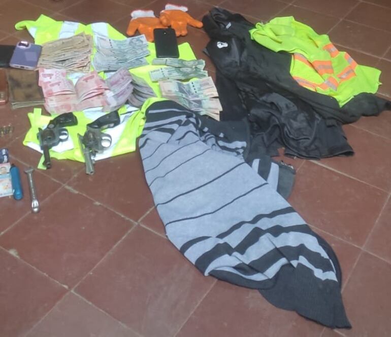 Objetos recuperados y evidencias incautadas.