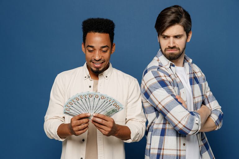 Concepto de envidia en la amistad.