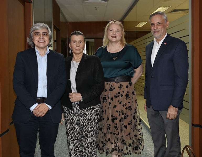 Linda Taiyen, Maris Llorens, Kelly Landy y Cristian Cibils. 