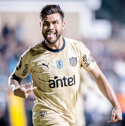 Héctor Daniel Tito Villalba, en el festejo de su gol, en la victoria de Peñarol sobre Wanderers 2-1, por la Liga uruguaya.