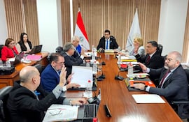 El Consejo de la Magistratura (CM), sesionó en pleno, presidido por Gerardo Bobadilla, con el vicepresidente Gsutavo Miranda, y los miembros: el ministro de la Corte Eugenio Jiménez Rolón, Alicia Pucheta, el senador Édgar López, el diputado Édgar Olmedo, el abogado Enrique Berni y el Dr. César Ruffinelli.