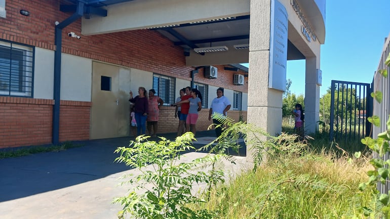 USF construida por Itaipú por G. 1.930 millones se encuentra abandonada en Coronel Oviedo