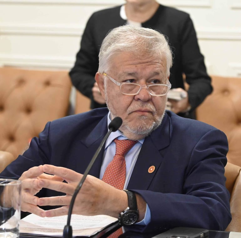 Brítez debe ser destituido por el “total descontrol administrativo de IPS”, dice representante de asegurados