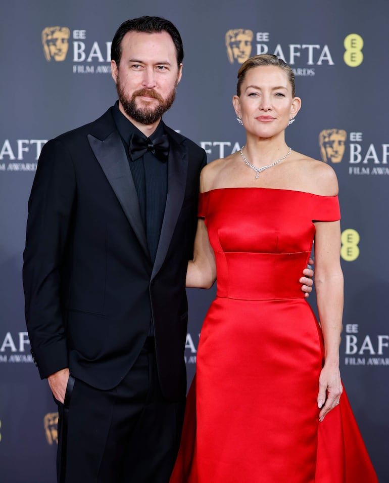 Danny Fujikawa y Kate Hudson.