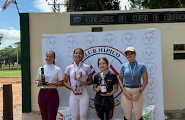 El podio en la categoría Escuela Abierta 0,80 en el Acá Carayá.