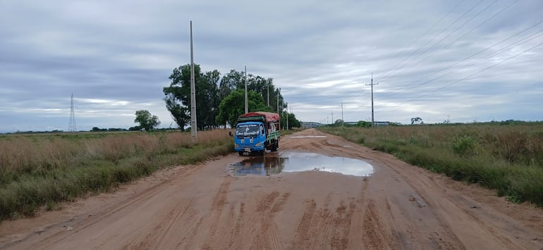 El camino que une Laureles con Pilar se encuentra en pésimo estado.