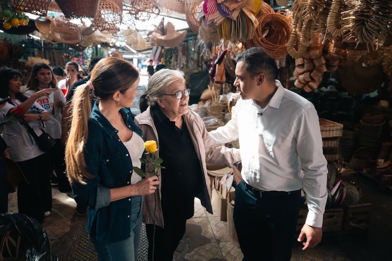 Soledad Núñez y Miguel Prieto recorrieron el Mercado 4.