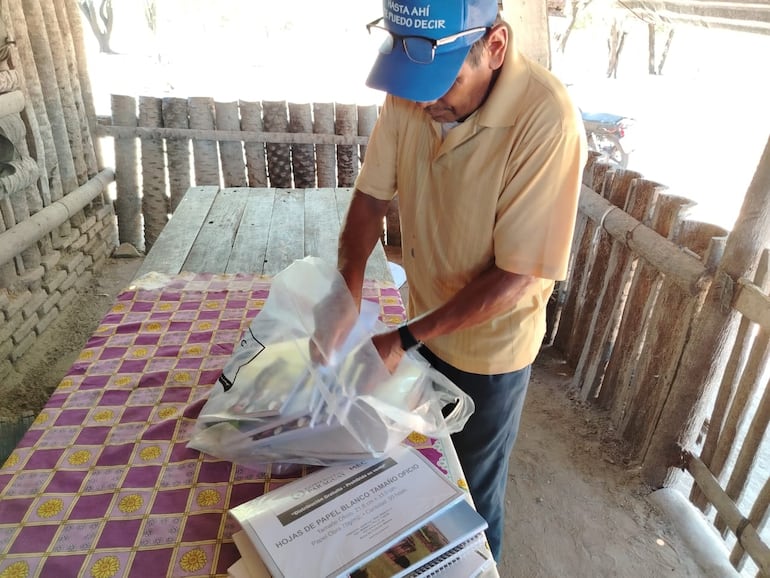 El denunciante alega que a pesar de tener tres escolares, sólo se le entregó dos kits de útiles.