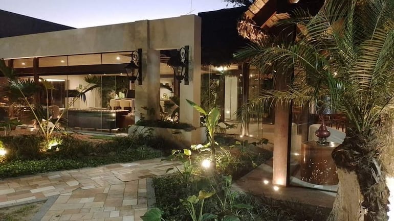 Imagen cedida por autoridades bolivianas del operativo para capturar a Sebastián Marset, el presunto narco uruguayo más buscado en la región. Esta sería la vivienda, que fue allanada el finde semana. (AFP)