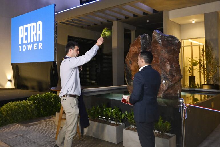 La inauguración el edificio se realizó con la bendición correspondiente.