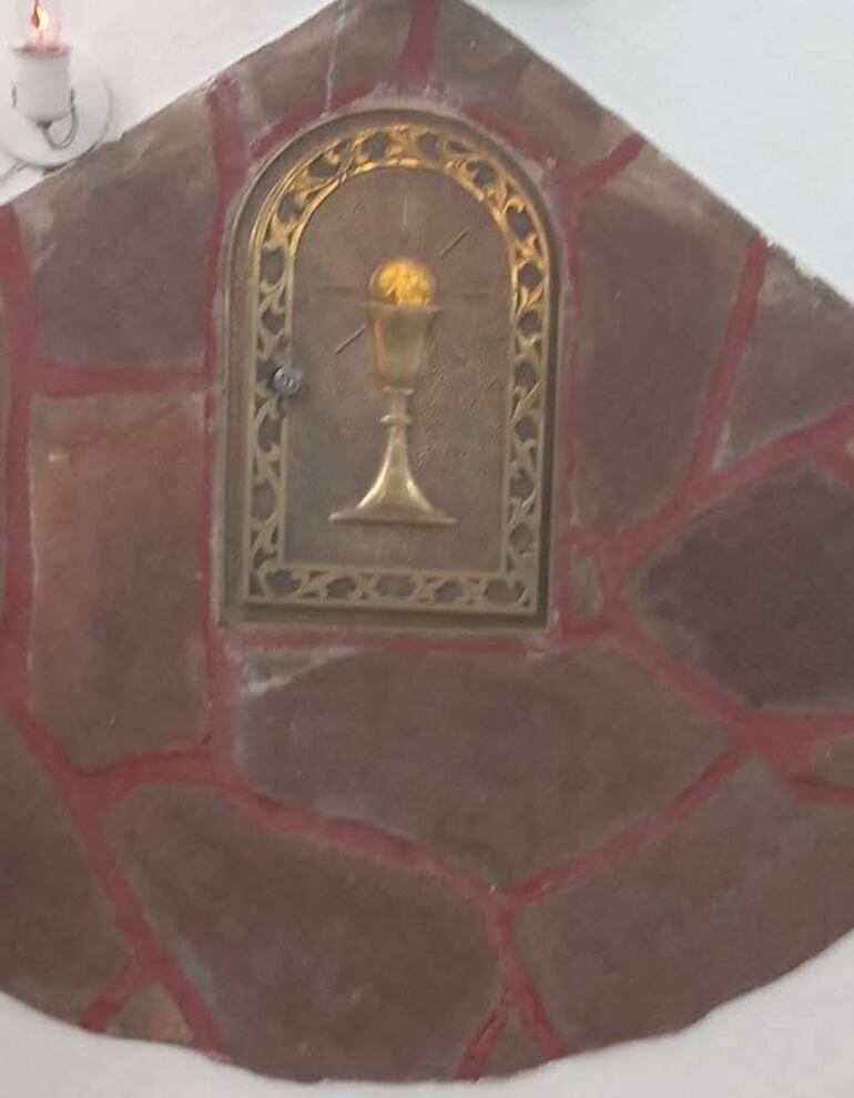 Los delincuentes también se llevaron la llave del sagrario, pero no lo que contenía en su interior.