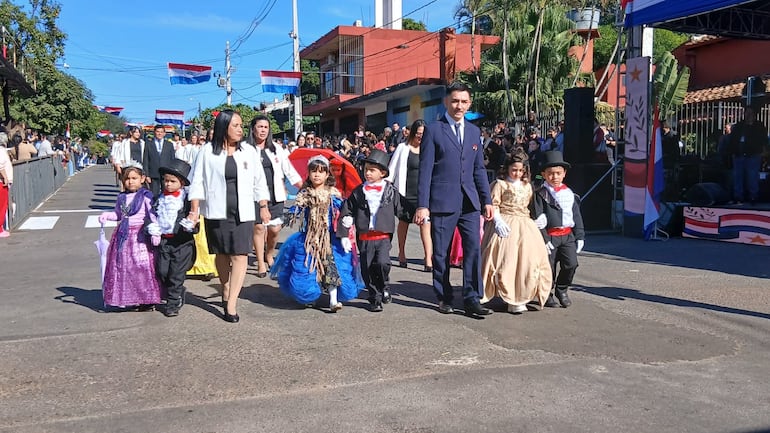 Los alumnos recordar con trajes típicos de la época los años en que se vivió la Independencia en nuestro país.