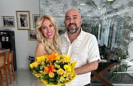 Imagen de archivo: el exdiputado Orlando Arévalo y su esposa, la concejala lambareña Carolina González.