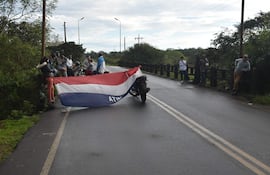 Pescadores de Atinguy se manifestaron para reclamar respuestas a Yacyretá.