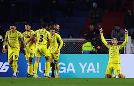 Los futbolistas de Recoleta FC celebran un gol en el partido frente a San Lorenzo de Almagro por la fecha 6 del Grupo D de la Copa Sudamericana 2026 en el estadio Nuevo Gasómetro, en Buenos Aires, Argentina.