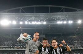 Gatito Fernández (i) con Mati Segovia (d) en Botafogo.