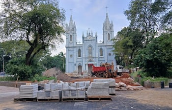 Actualmente la plaza Cerro Corá, y la Catedral de San Lorenzo tiene un avance del 60% de las obras que implementa la Municipalidad.