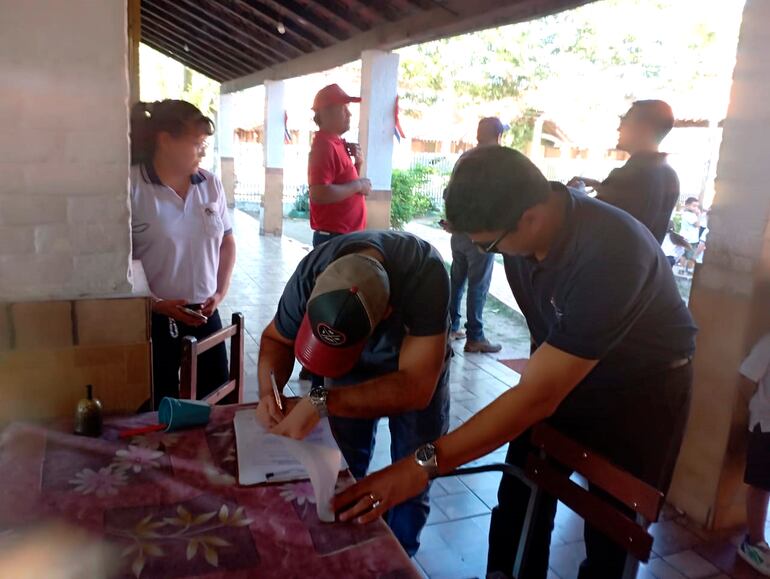 La directora de la escuela Juan de Ayolas, tambièn afirma que la municipalidad no realizo los trabajos de refacciòn.