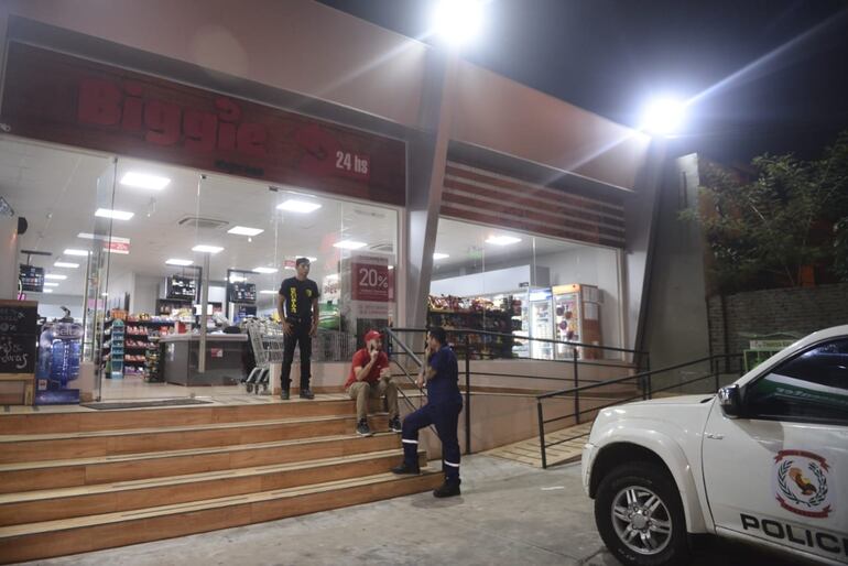 Local asaltado de Biggie sobre 1 de Marzo, en Lambaré.