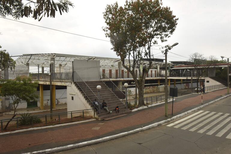 Zona de obras en la Terminal de Ómnibus de Asunción. No hay personal trabajando. 