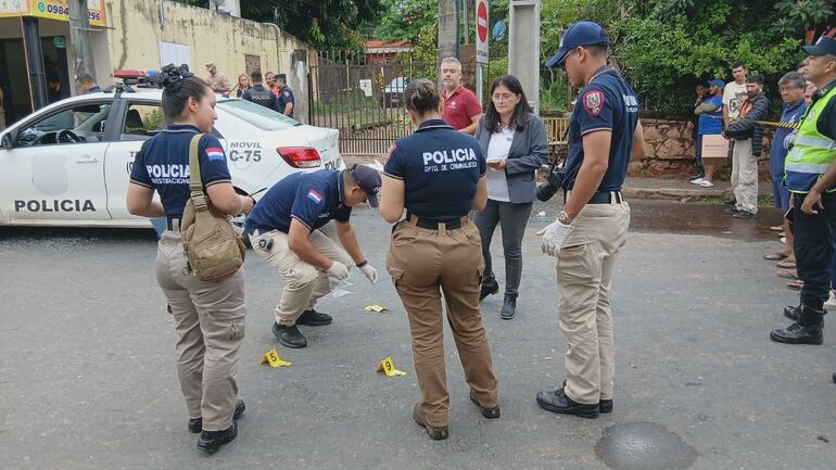 Según la policía se produjo varias balaceras durante atraco.