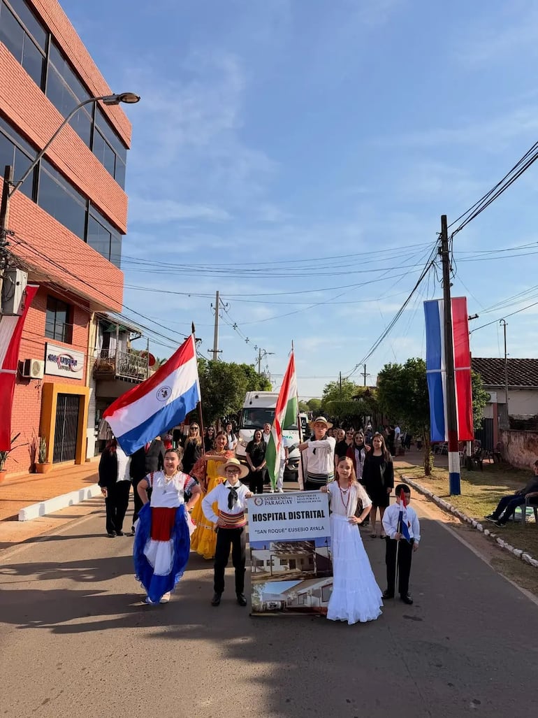 Los niños fueron protagonistas de una jornada llena de alegría, tradición y patriotismo en el desfile.