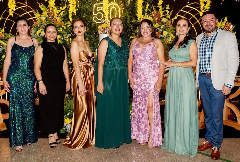 Griselda Garcete, Emilia Benítez, Rosana Martínez, Lurdes Méndez, Mirta Samaniego, Bettina Pérez y Fabián Molina.