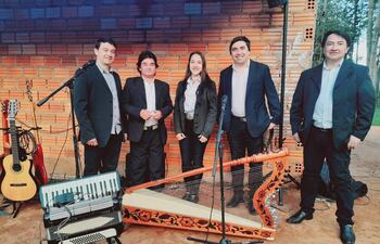 Entrevista al musico Nelson Iglesias
Personajes: Nelson Iglesias, Lia Iglesias
Foto Gentileza
De  Maripili Alonso <malonso@abc.com.py>
Destinatario  foto <foto@abc.com.py>
Fecha 11-06-2025