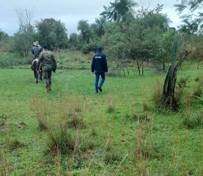 Efectivos policiales y de la Brigada Antiabigeato intensifican la búsqueda de los presuntos abigeos homicidas.
