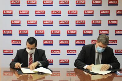 El convenio fue firmado por el Ing. Félix Sosa, titular de la ANDE, y el Ing. Natalicio Chase, presidente de la ESSAP.