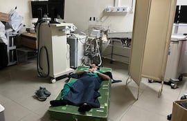 Así descansan los médicos del Hospital de Trauma luego de largas jornadas.