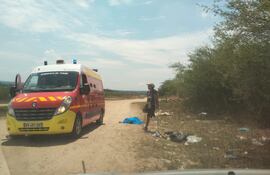 Tras el hallazgo por parte de un transeúnte, bomberos voluntarios de Ypané confirmaron la falta de signos vitales de la mujer, aparente víctima de feminicidio.