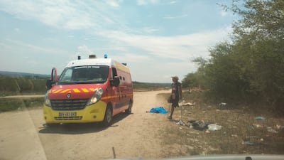 Tras el hallazgo por parte de un transeúnte, bomberos voluntarios de Ypané confirmaron la falta de signos vitales de la mujer, aparente víctima de feminicidio.