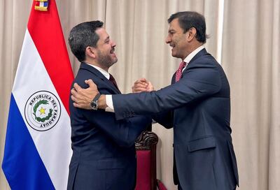 El presidente de la Cámara de Diputados, Raúl Latorre (i.) junto al senador cartista Silvio "Trato Apu'a" Ovelar.