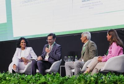 Silvia Bracho de Visión Banco (izquierda) participó en el Congreso Latinoamericano de Bancas Sostenibles e Inclusivas.