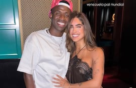 ¡Abrazados y felices! Vinícius Jr. e Isabella Ladera.