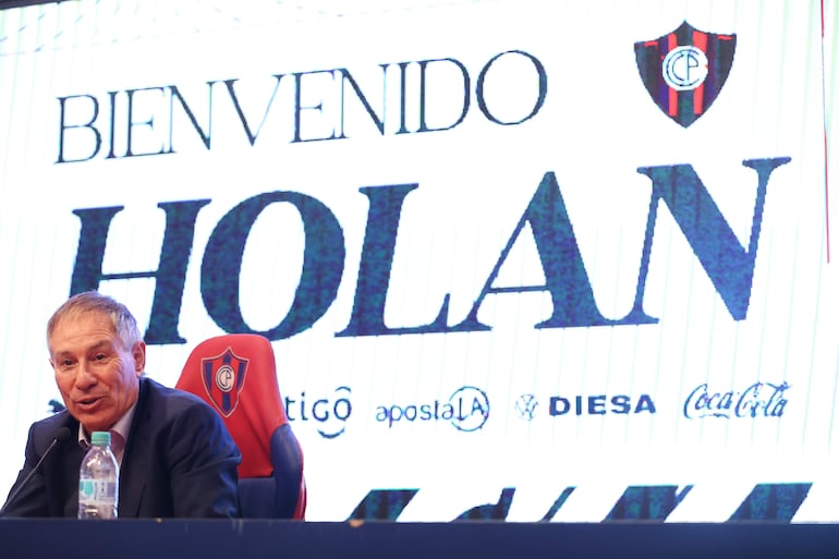 Ariel Holan: “Es un club muy grande que seduce a cualquier entrenador”